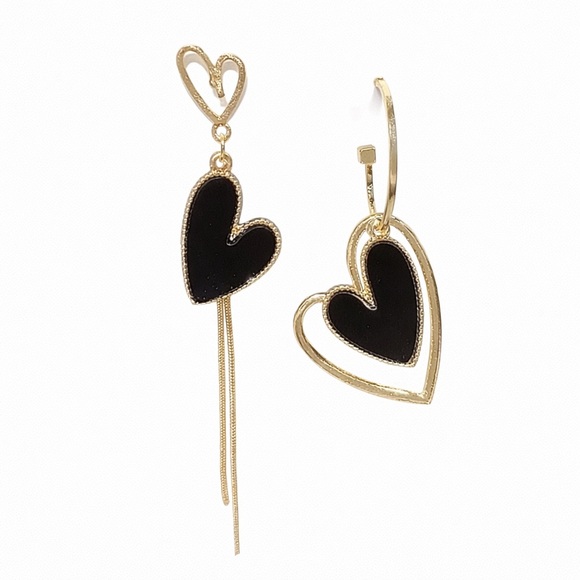 Jewelry - Black and Gold Mismatched Heart Drop Earrings